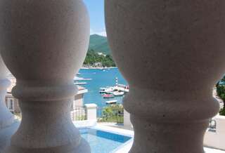 Отель Boutique Hotel Kredo Херцег-Нови Улучшенный люкс с видом на море-1