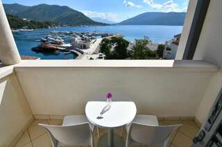 Отель Boutique Hotel Kredo Херцег-Нови Улучшенный люкс с видом на море-19